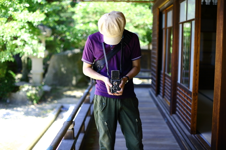 80年前のカメラを構えて