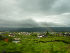 車窓からの虹