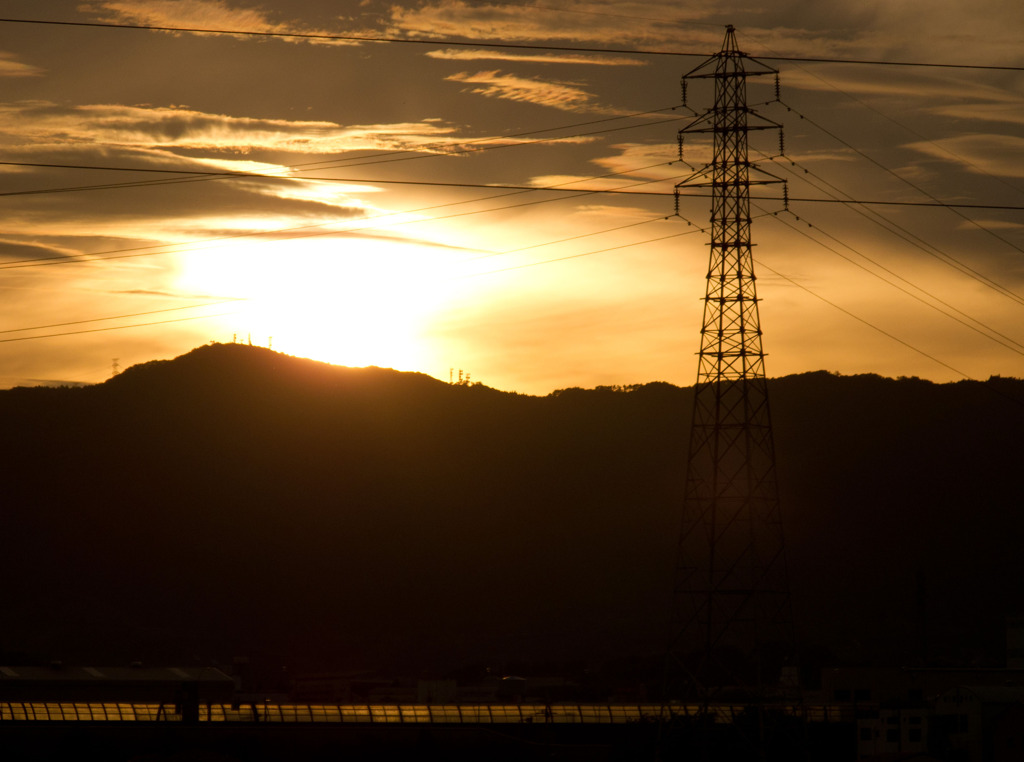 西山と夕日