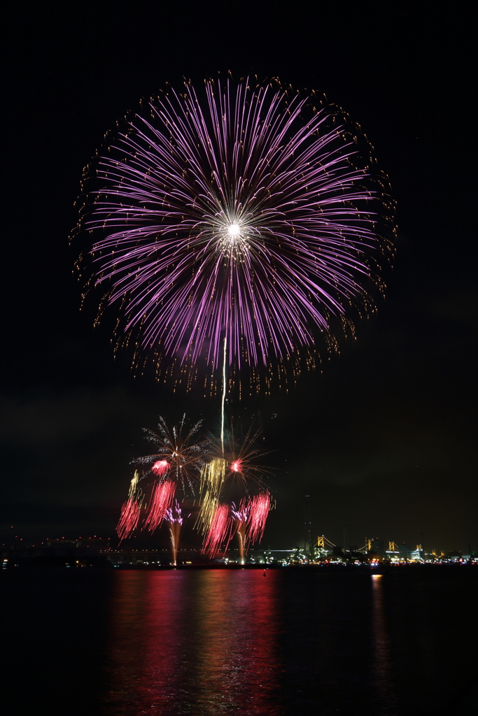 瀬戸大橋と花火