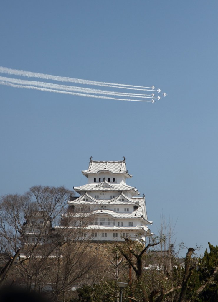 姫路城　大改修記念式典　ブルーインパルス飛来