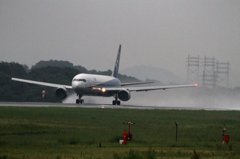 雨の高松空港