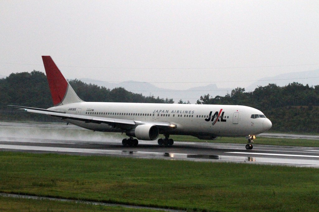 雨の高松空港