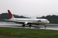 雨の高松空港