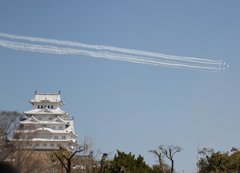 姫路城　大改修記念式典　ブルーインパルス飛来