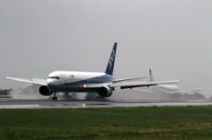 雨の高松空港