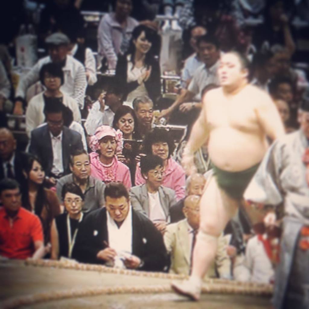 12002406_841119976003239_478792722553613