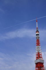 飛行機雲と東京タワー