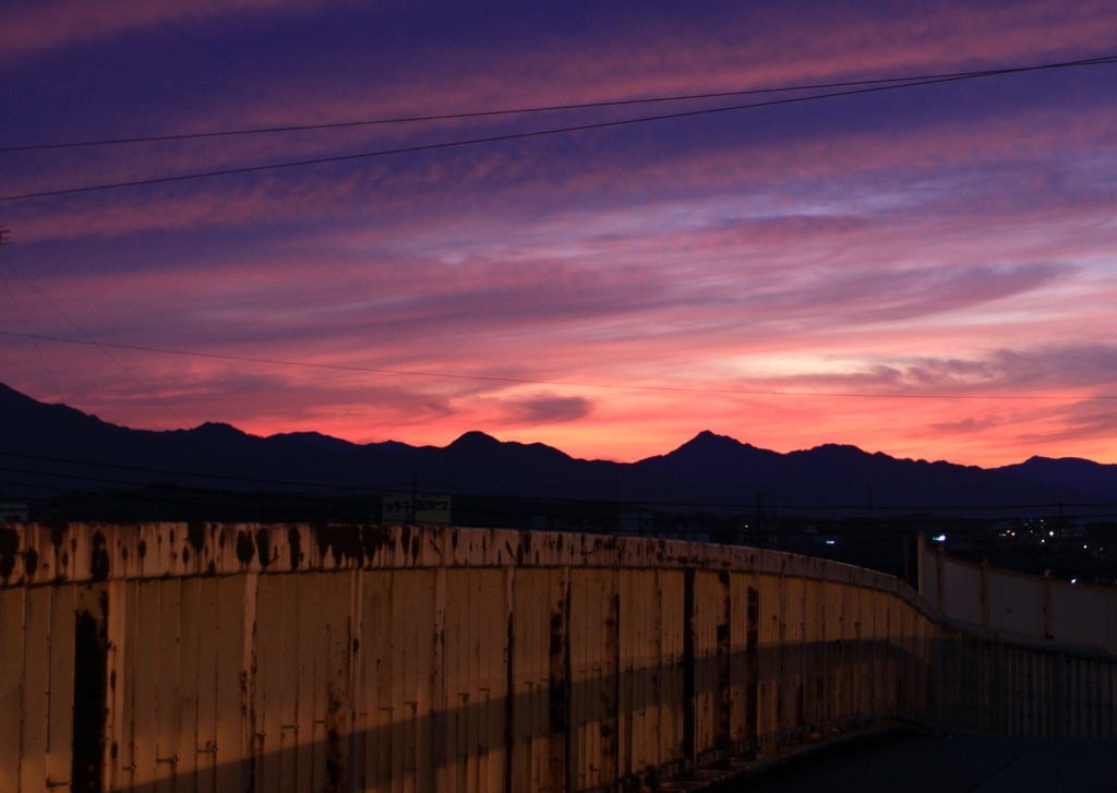歩道橋から見た夕日