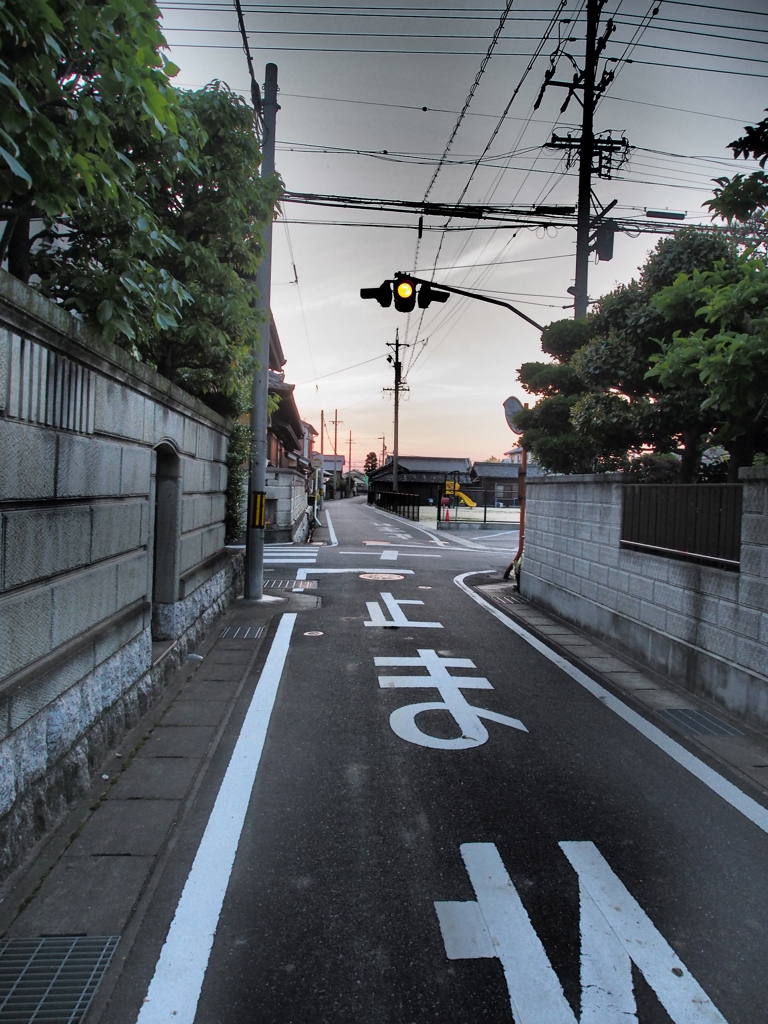 止　ま　れ