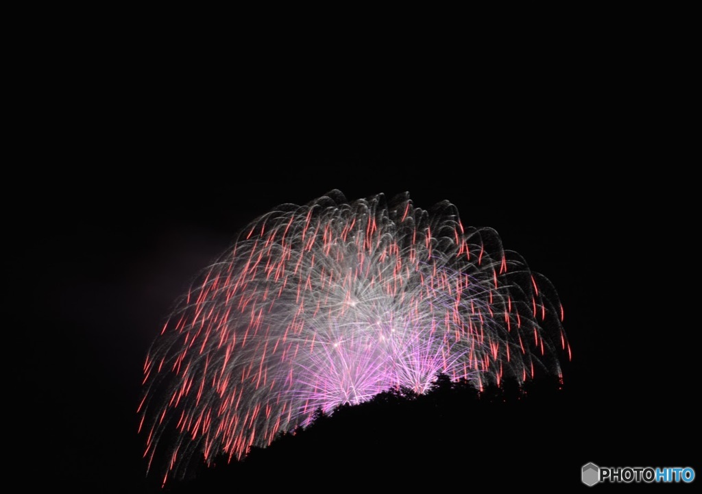 山の向こうの花火2