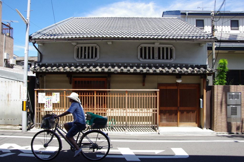 家の前