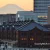 赤レンガ倉庫と富士山の共演