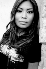 Estevan Oriol  /  Women No2
