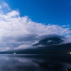 夜の支笏湖と恵庭岳