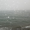 吹雪きの湖上