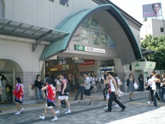 見た通り、目白駅前です。