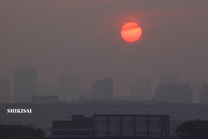 黄砂と夕陽