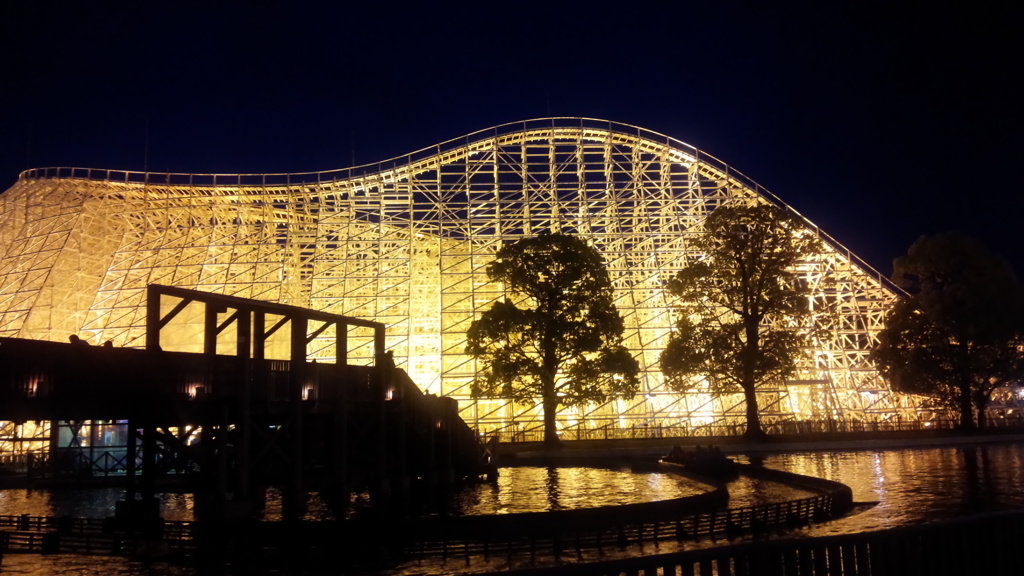 夜の遊園地