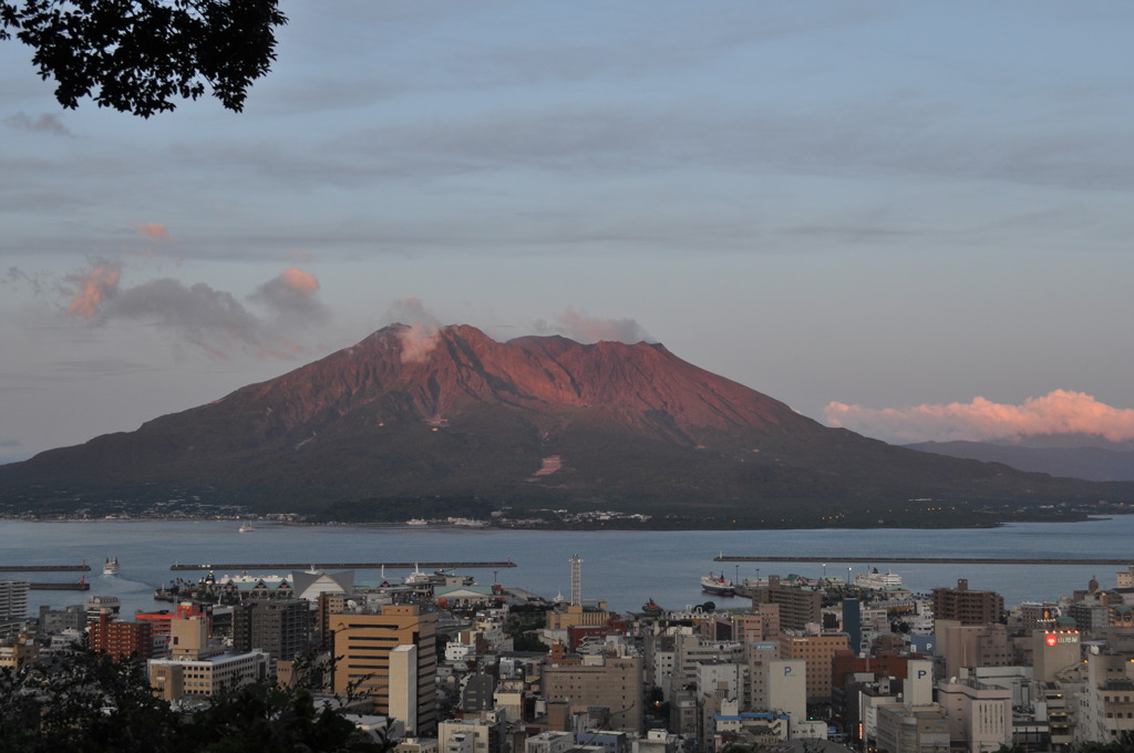 夕暮れの桜島