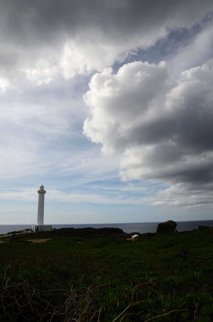 灯台と雲