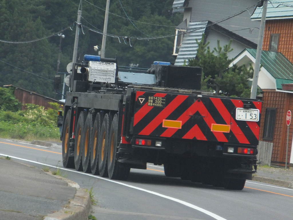 １２輪車（クレ－ン車の台車です）