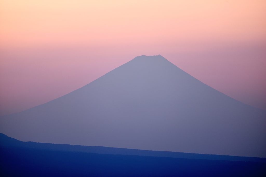 薄紅の空と青藤色の富士Ⅱ