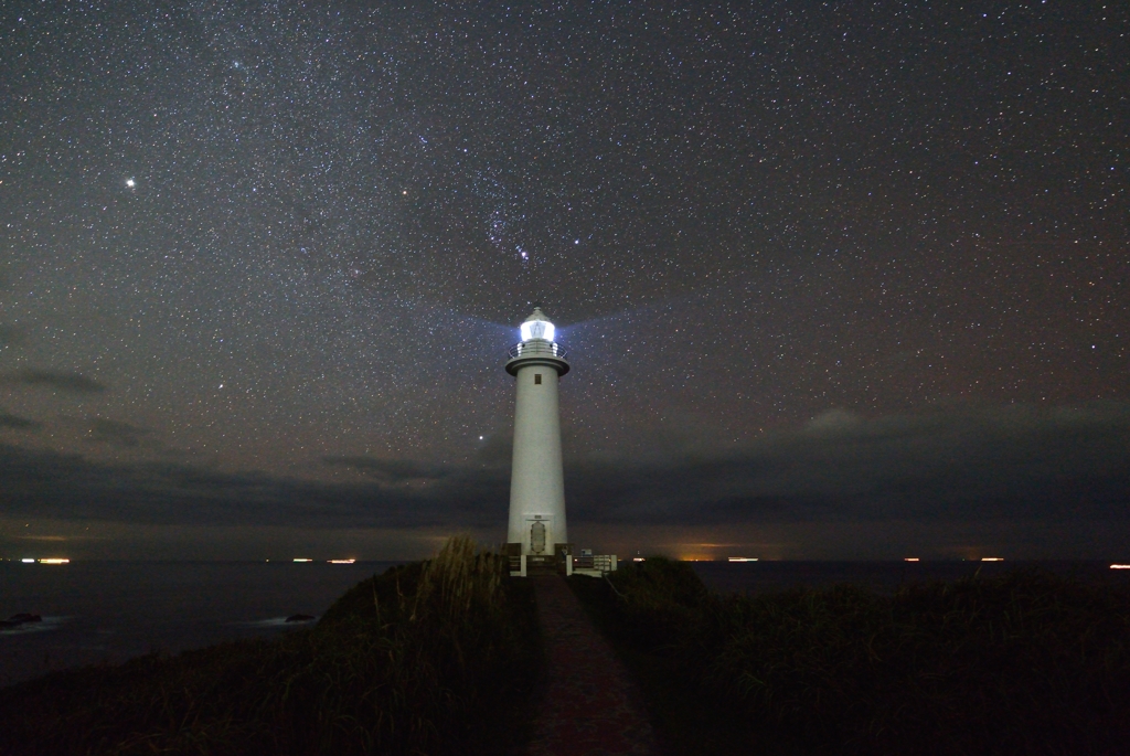 満点の星空へ続く道