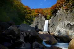 秋麗の苗名滝