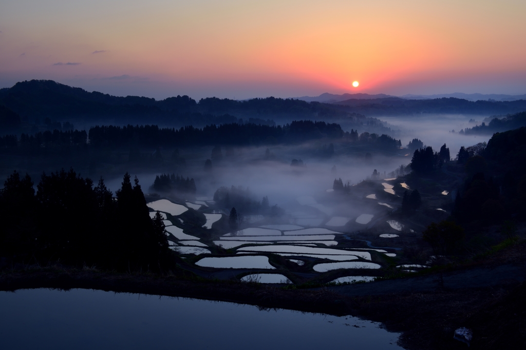 峠の暁霧