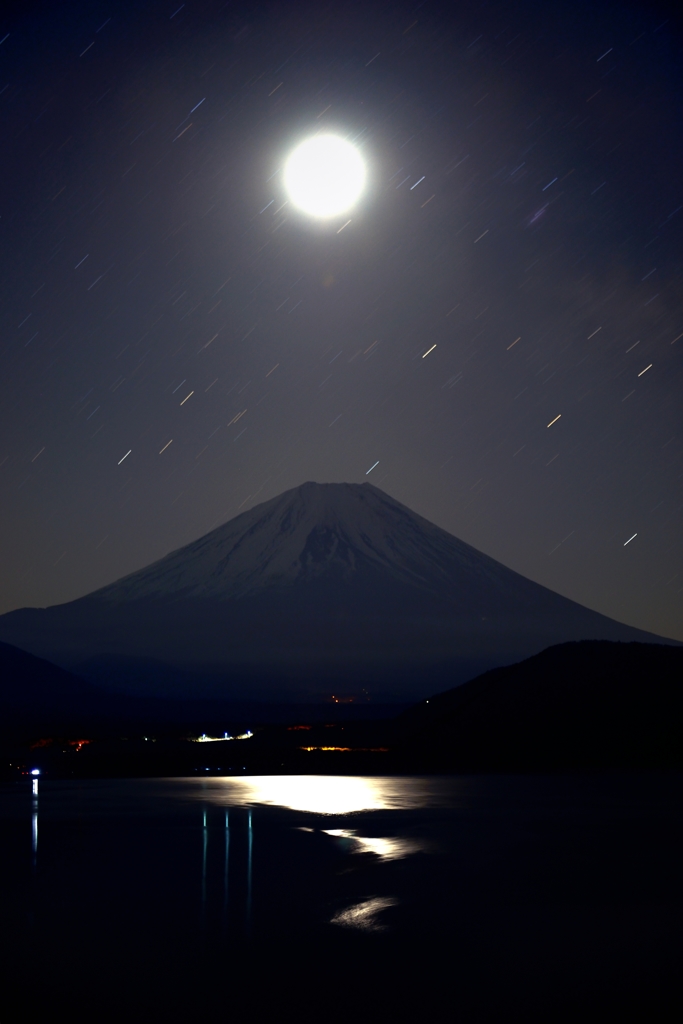 頂上の月