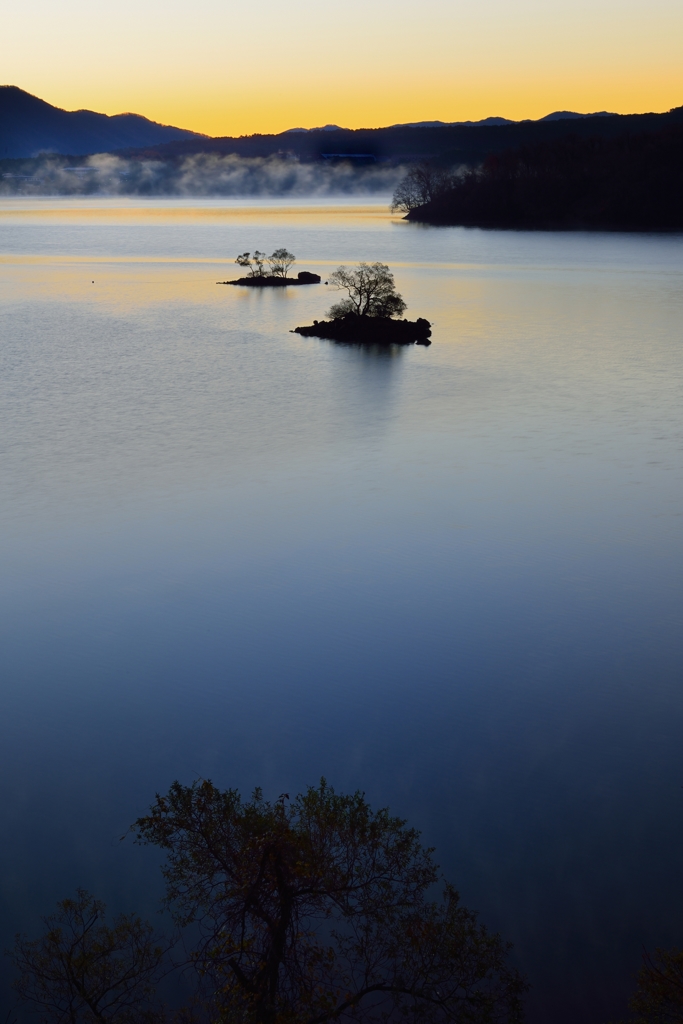 朝まだき桧原の湖Ⅱ