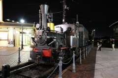 夜の停車場の坊ちゃん電車