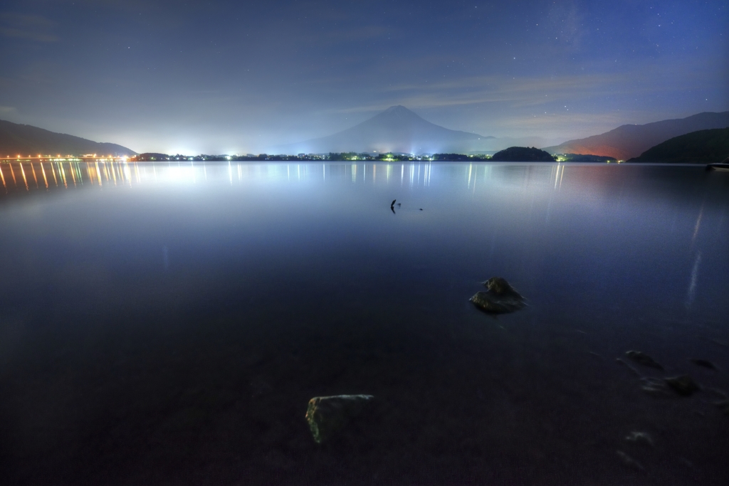 河口湖深夜の賑賑