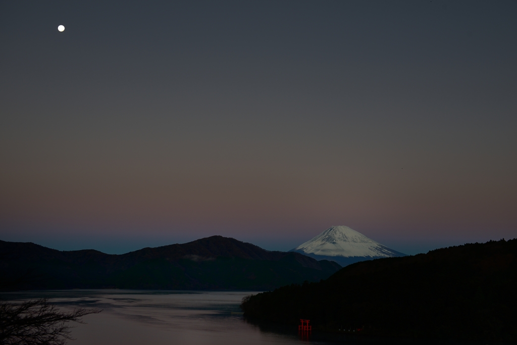 暁月夜の箱根路