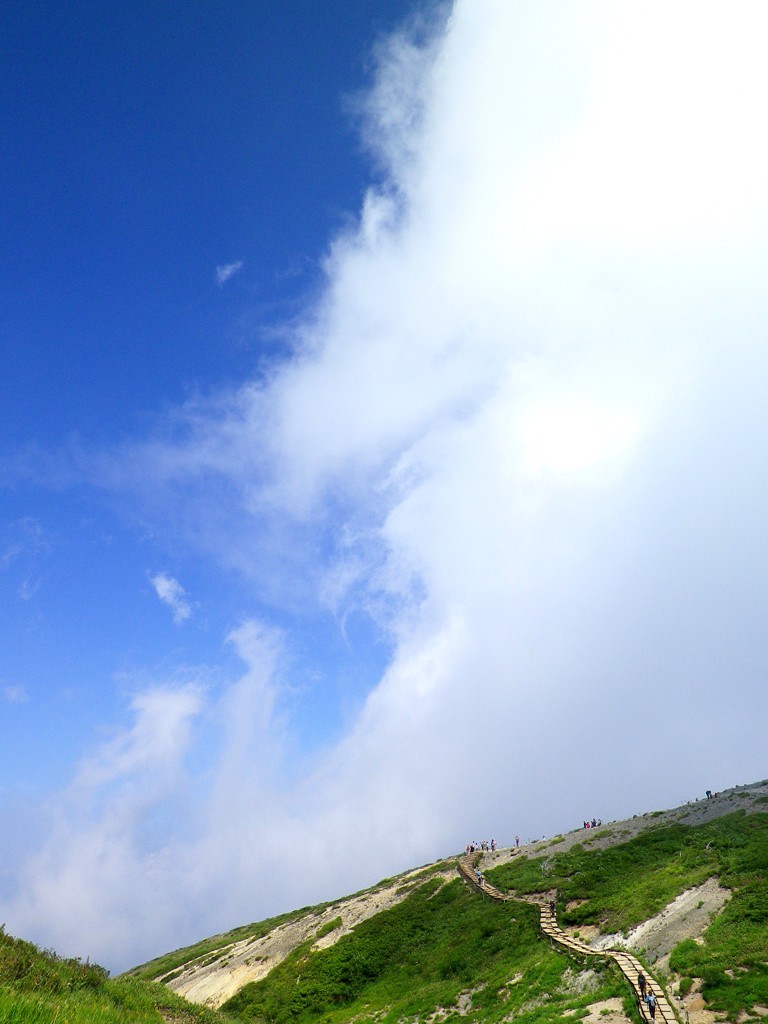 雲への道