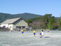 山の中のサッカー