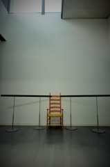 椅子　兵庫県立美術館