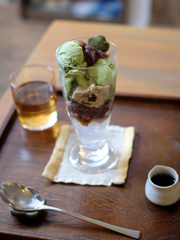 抹茶アイスクリームのパフェ