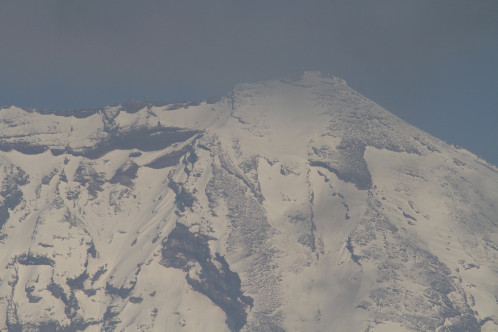 霞む山頂