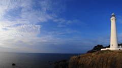 青い海と青い空、白い雲と白い灯台