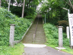 春日山神社石段登り口