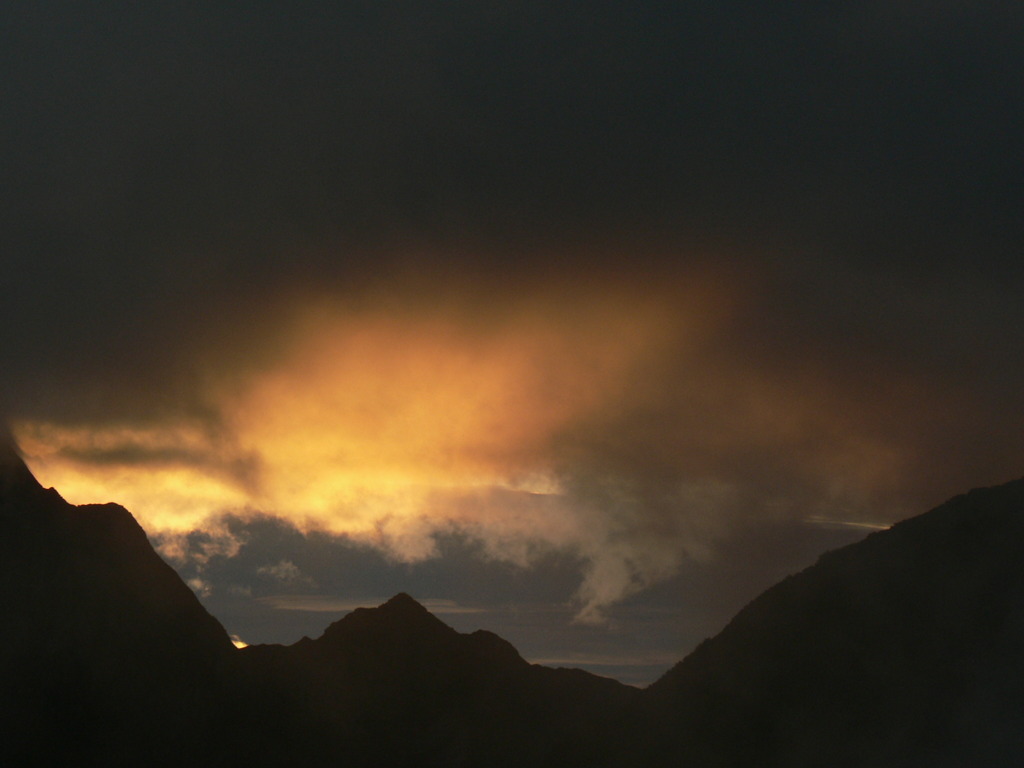 雲燃ゆる・岳