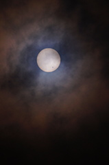 太陽、金星、そして雲