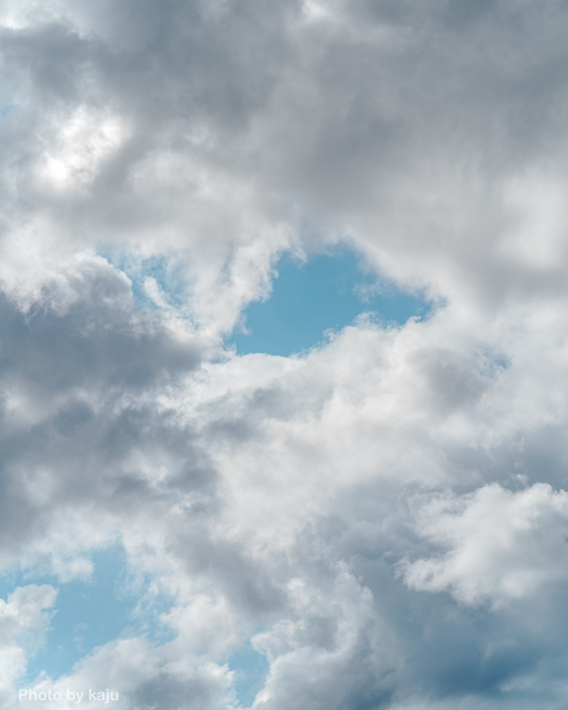 雲の隙間に