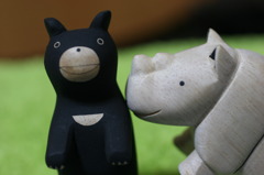 クマとサイ
