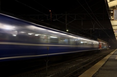 入線。　構回201レ　急行はまなす　青森駅