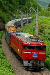 坂を下る赤い釜。　2021レ　寝台特急あけぼの