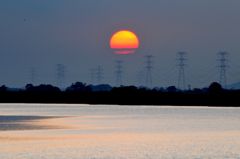 利根川越しの夕陽