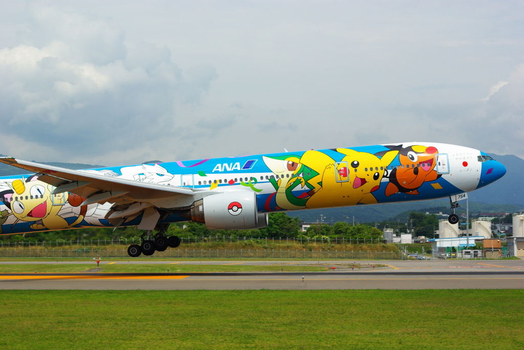 B777-300 JA754A